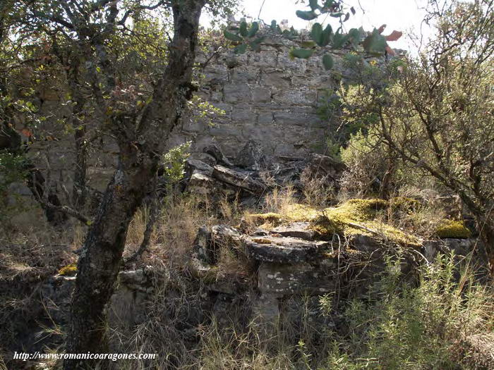 RESTOS DEL DERRUMBE DEL BSIDE POR DELANTE DE LA CABECERA PLANA ACTUAL